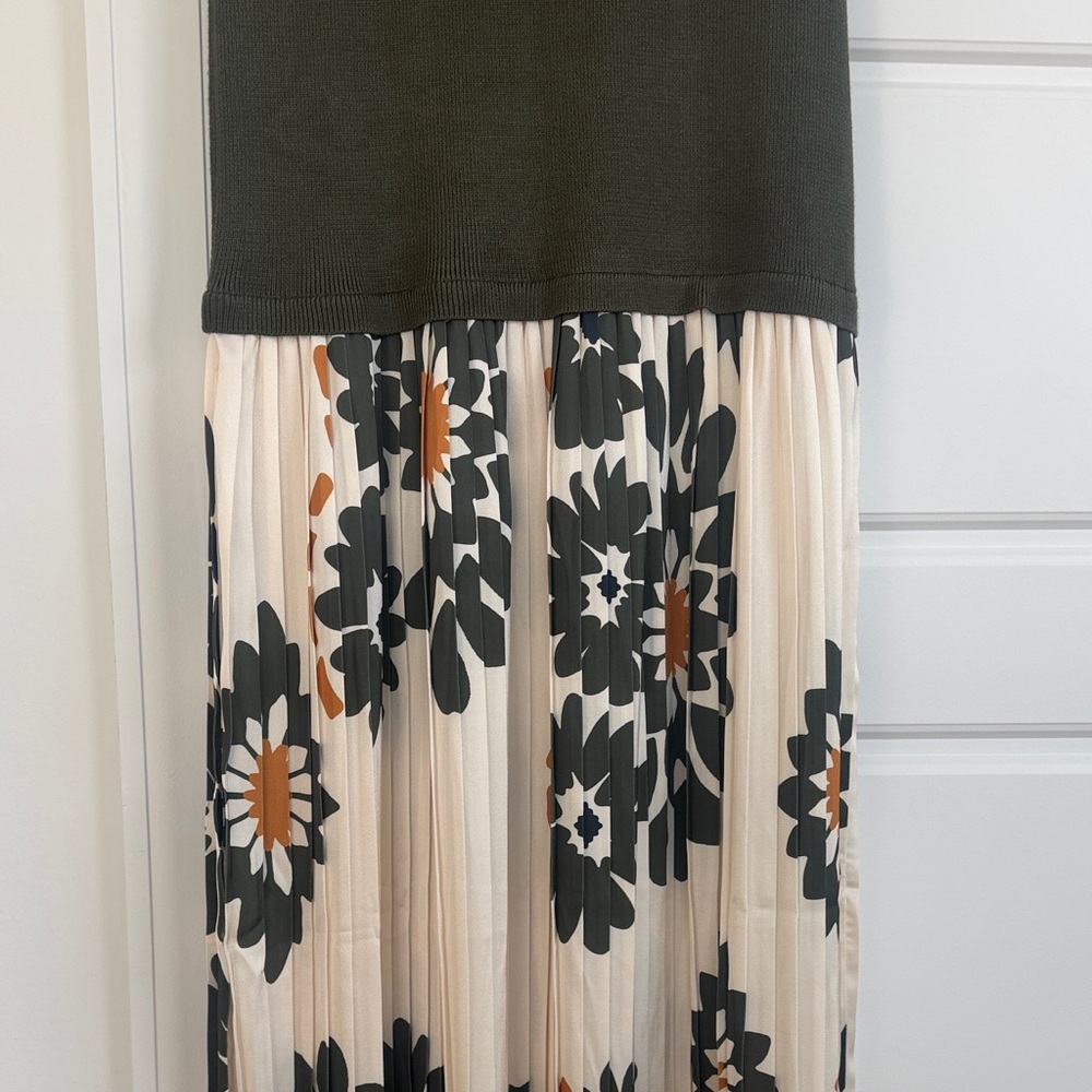 Sleeveless  Floral Maxi Dress - Picture 3 of 4